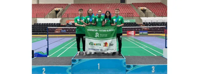 Três medalhas na estreia internacional: badminton do Recreio é destaque no Paraguai. Foto: Reprodução Recreio da Juventude.