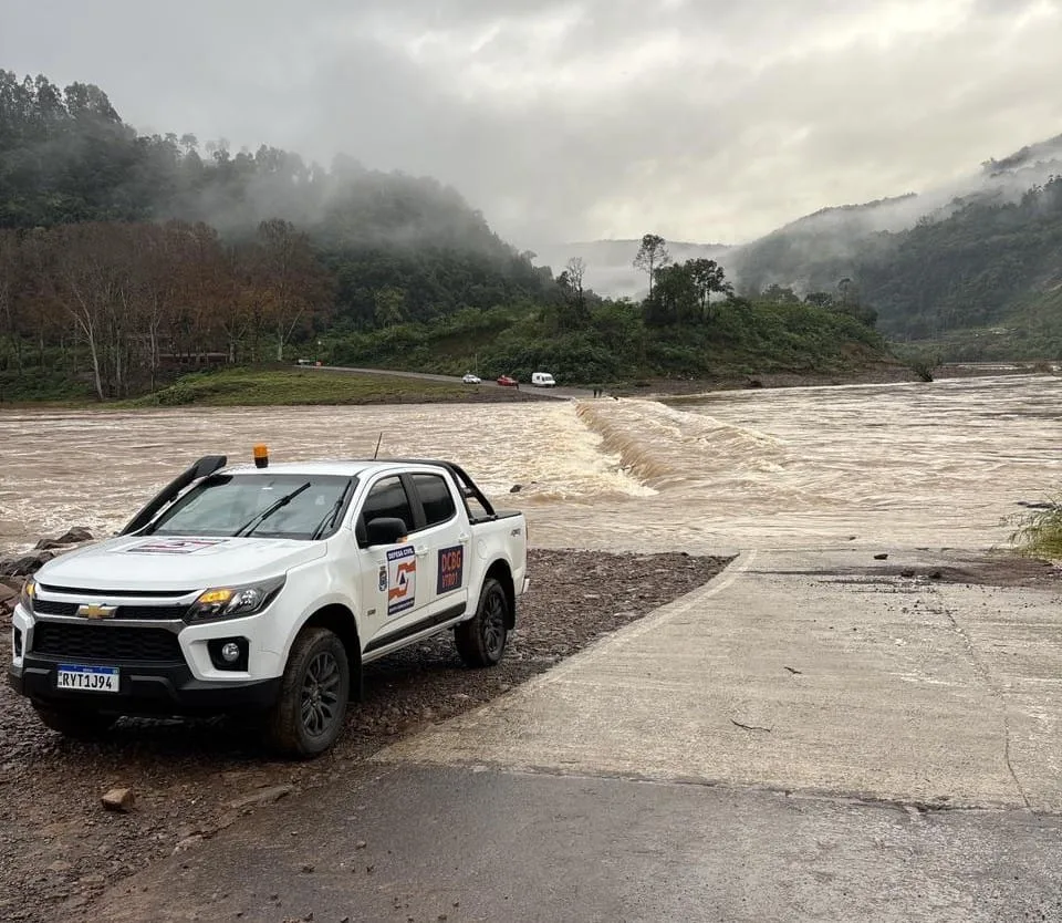 Ponte sobre o Rio das Antas permanece bloqueada.