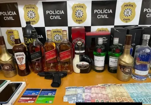 Polícia Civil apreende mercadorias e cartões em investigação de golpes virtuais em Garibaldi