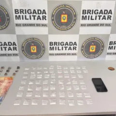 Choque flagra ponto de tráfico e prende homem com cocaína e maconha em Caxias do Sul