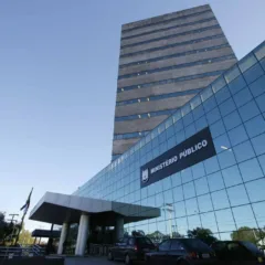 Porto Alegre sedia ato inédito sobre adoção e inclusão de jovens no serviço militar