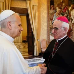 Papa Leão e Dom Alessandro - Foto: Vatican Media / Divulgação