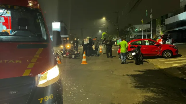 Motociclista fica ferida em colisão com carro em Bento Gonçalves