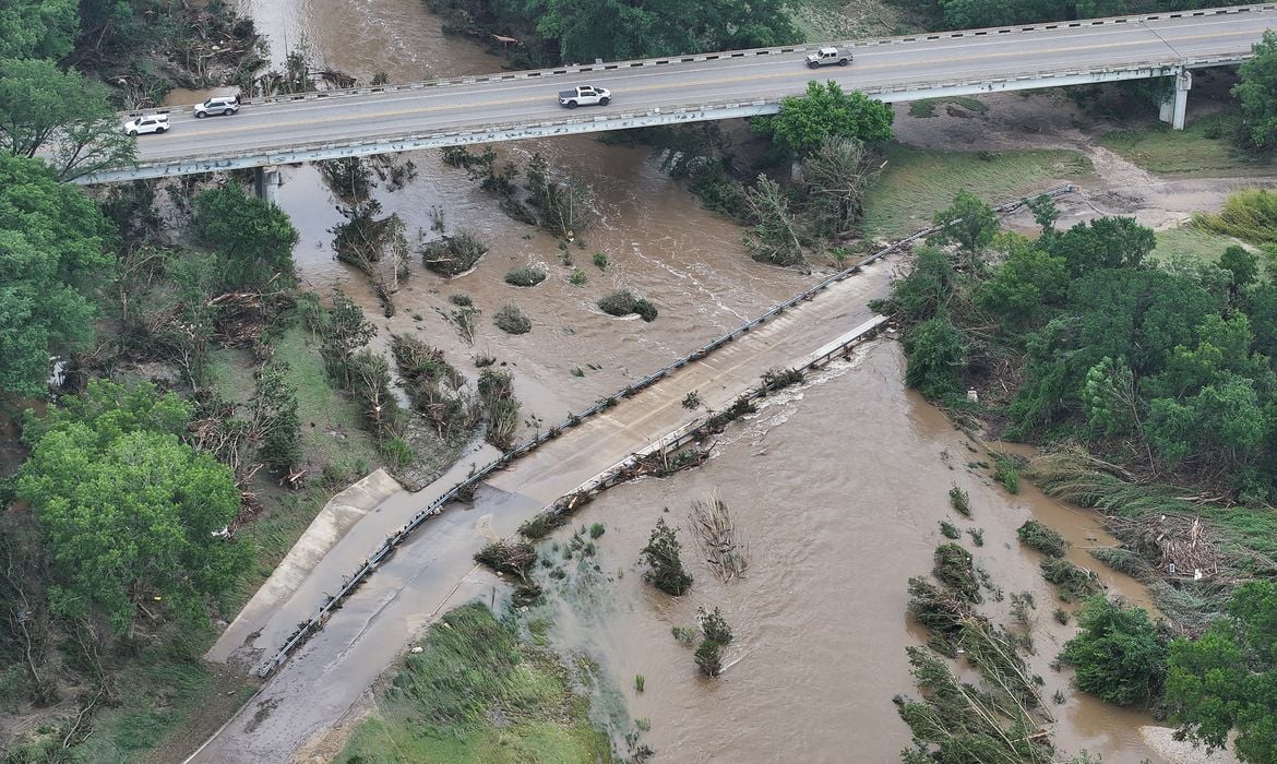 Tempestades e enchentes deixam 70 mortos nos Estados Unidos