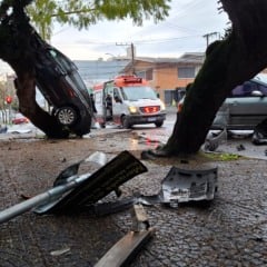Acidente entre dois veículos deixa passageiro ferido no centro de Caxias do Sul. Foto; Especial Leouve.