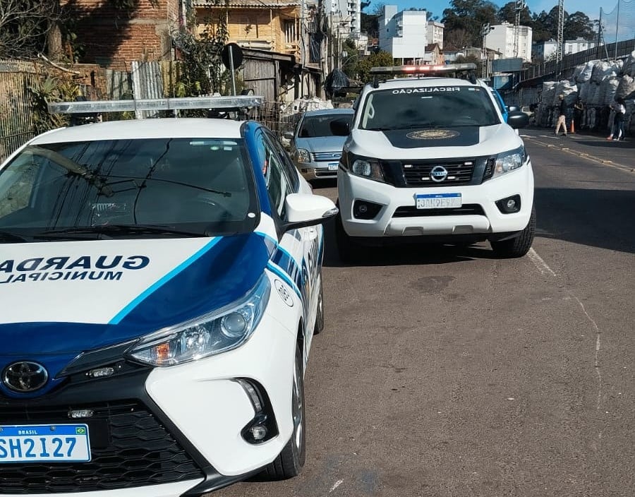 Guarda Municipal prende duas pessoas por receptação em Caxias do Sul