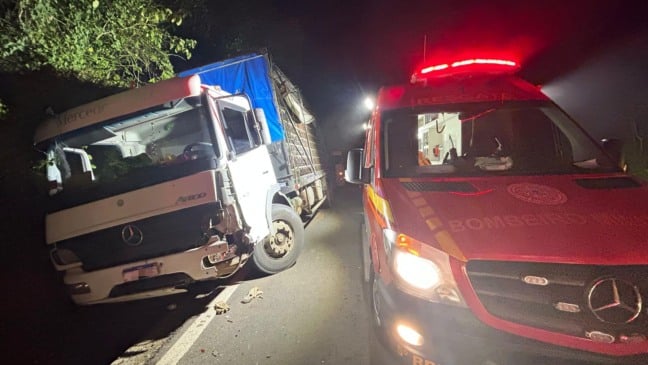 Motorista abandona caminhão após causar acidente na BR-470, em Bento Gonçalves