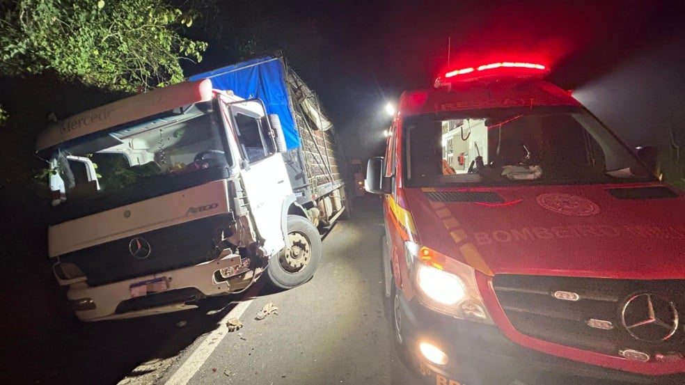 Motorista abandona caminhão após causar acidente na BR-470, em Bento Gonçalves
