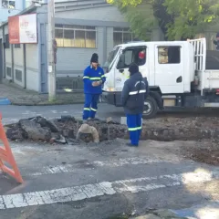 Trânsito na Coronel Camisão está em meia pista para obras de drenagem. Foto: Ederson de Oliveira/Divulgação.