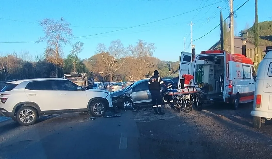 Gelo na pista provoca acidente grave no Vale dos Vinhedos em Bento Gonçalves