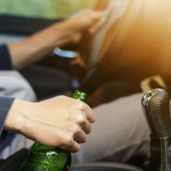 o homem conduzia um Chevrolet Montana, foi avistado por uma viatura trafegando em zigue-zague e na contramão. (Foto: Freepik)