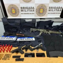 Ação da Brigada Militar em Canoas termina com dois mortos, três presos e grande apreensão de armas
