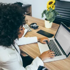 Presença negra e ocupação de espaços: representatividade importa. Foto: Reprodução Freepik.