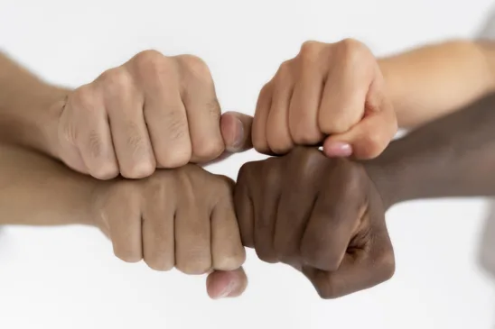 Educar para não discriminar: como a escola pode ser aliada no combate ao racismo. Foto Reprodução Freepik.