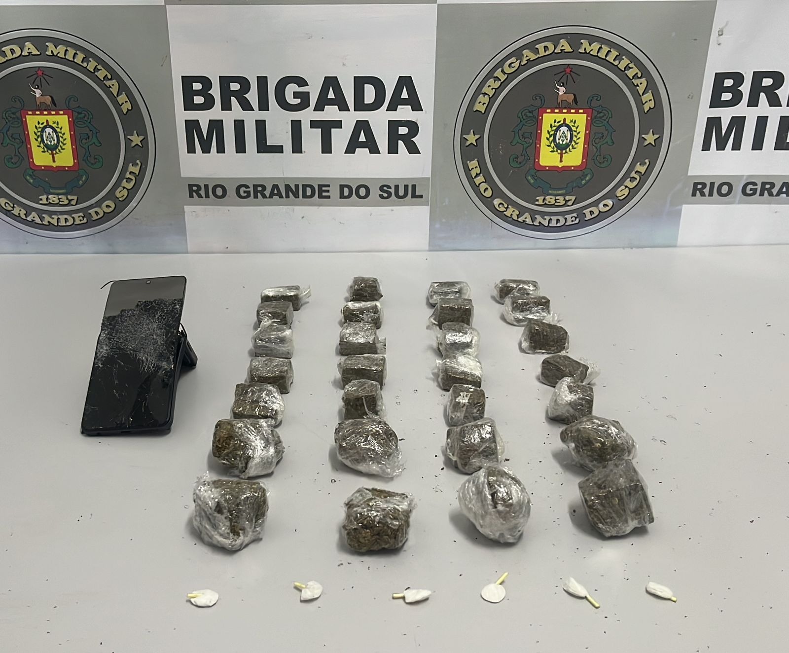 Homem é preso por tráfico após perseguição policial em Caxias do Sul
