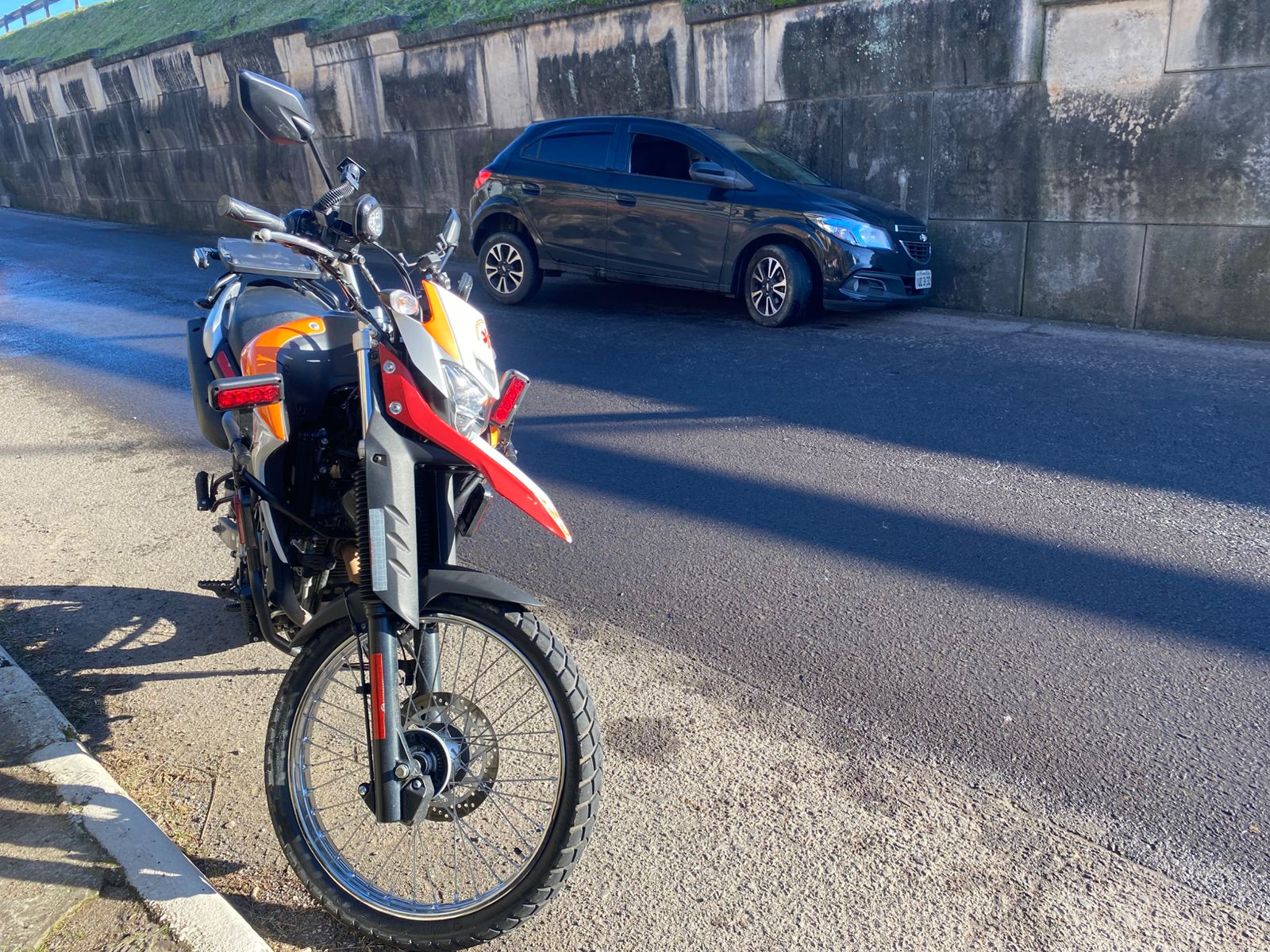 Socorrista do Samu sofre queda ao atender acidente causado por gelo na pista em Farroupilha