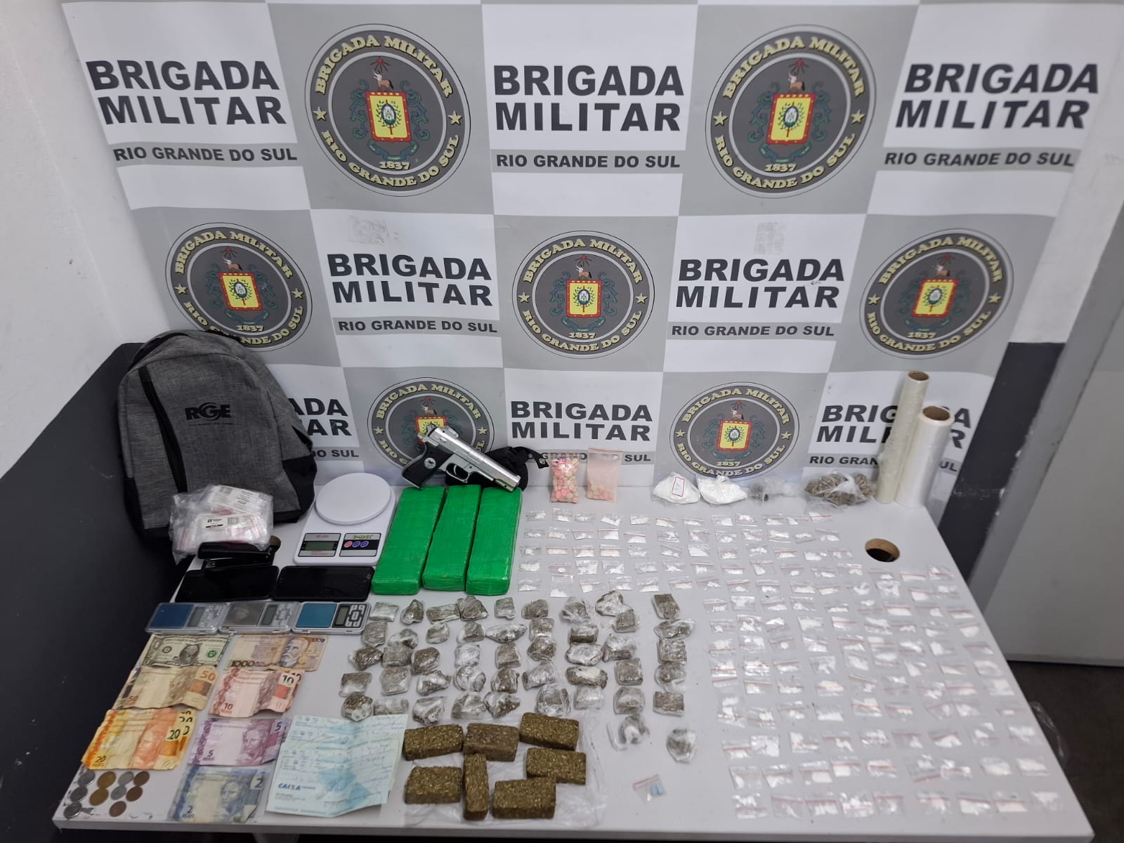 Brigada Militar prende homem por tráfico de entorpecentes em Caxias do Sul. Foto: 12° BPM/Divulgação