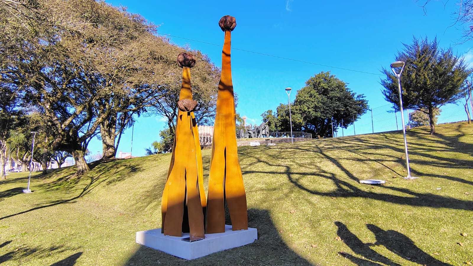 Monumento à solidariedade é inaugurado em Bento Gonçalves
