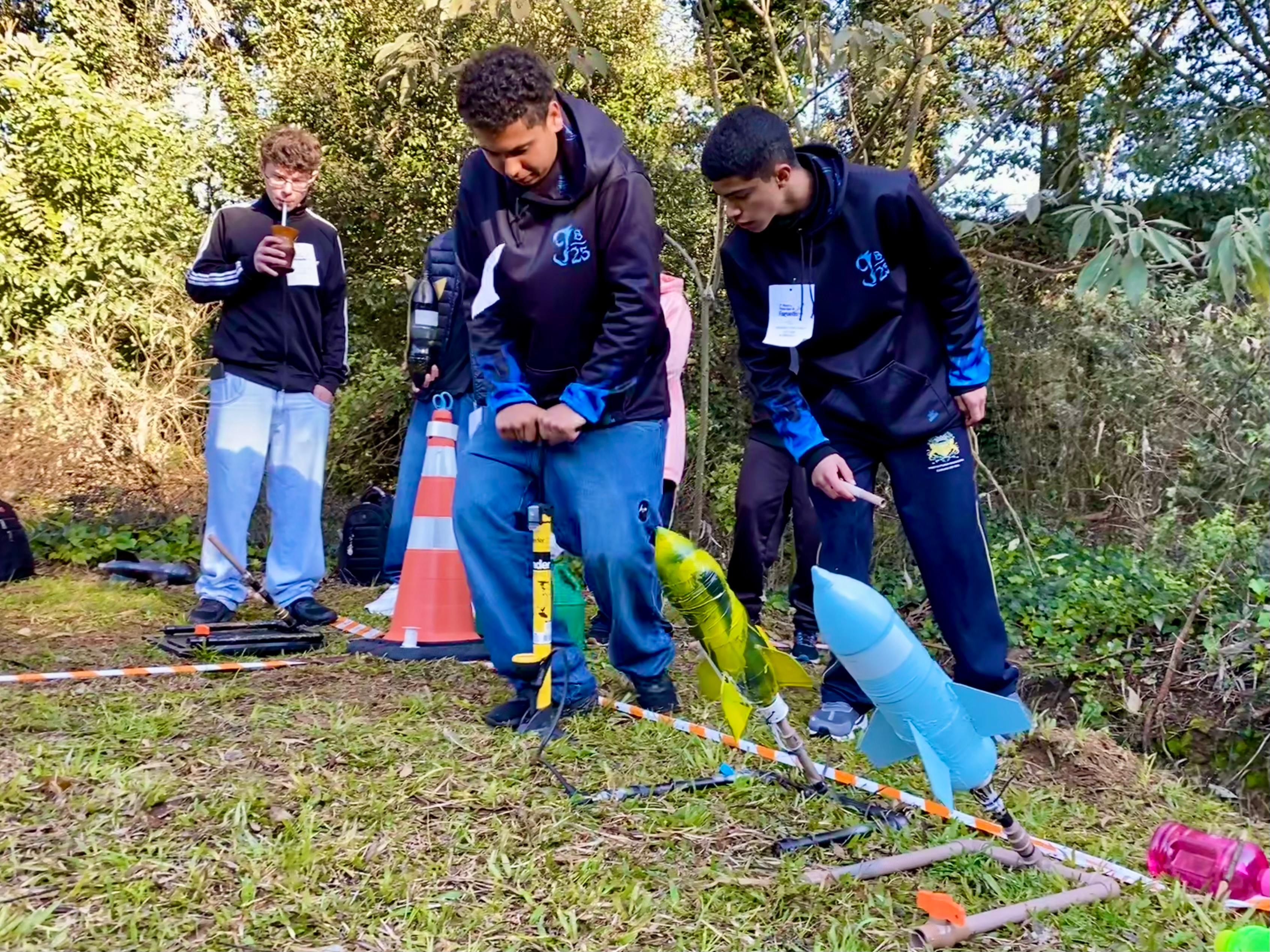 300 alunos participam da 1ª Mostra Municipal de Foguetes de Caxias do Sul