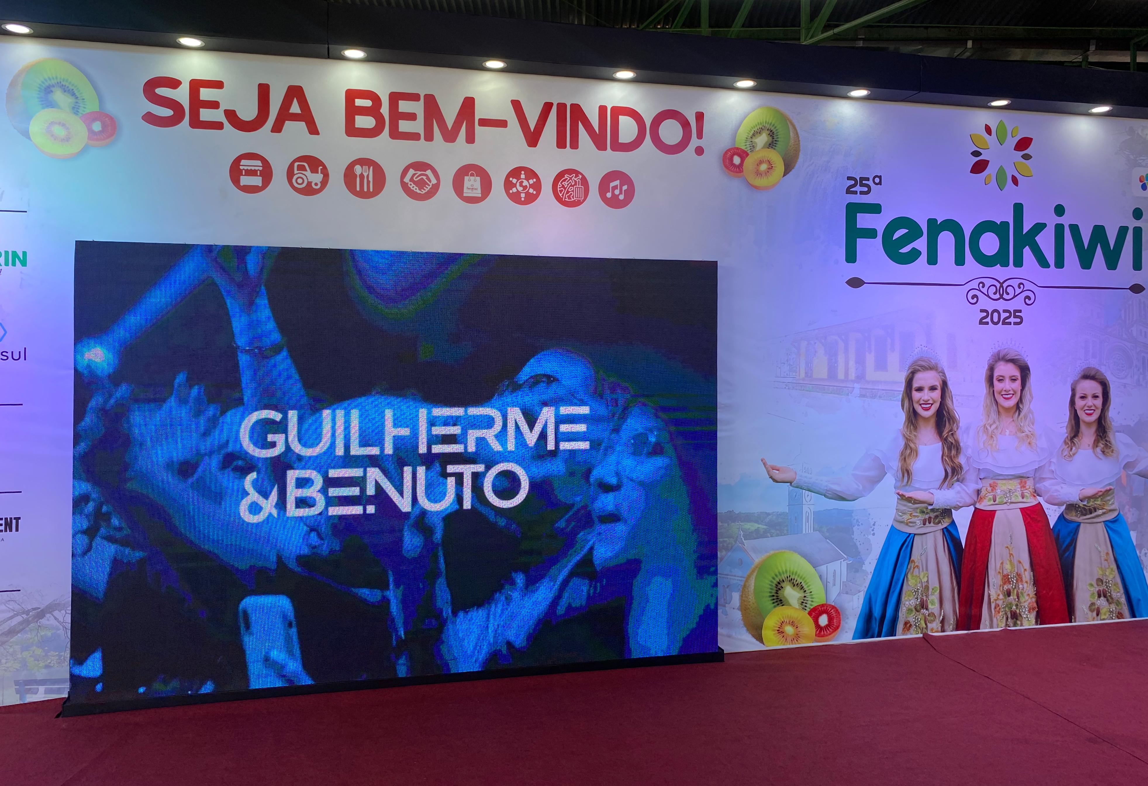 Show de Guilherme e Benuto promete agitar final de semana da Fenakiwi em Farroupilha