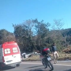 Motorista, de 43 anos, ficou gravemente ferido após se envolver no, ocorrido por volta das 14h30, que envolveu uma picape Saveiro. (Foto: Redes Sociais)