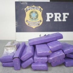 Policiais rodoviários federais abordaram uma Citröen/C4, com placas de Passo Fundo. (Foto: Divulgação/PRF)