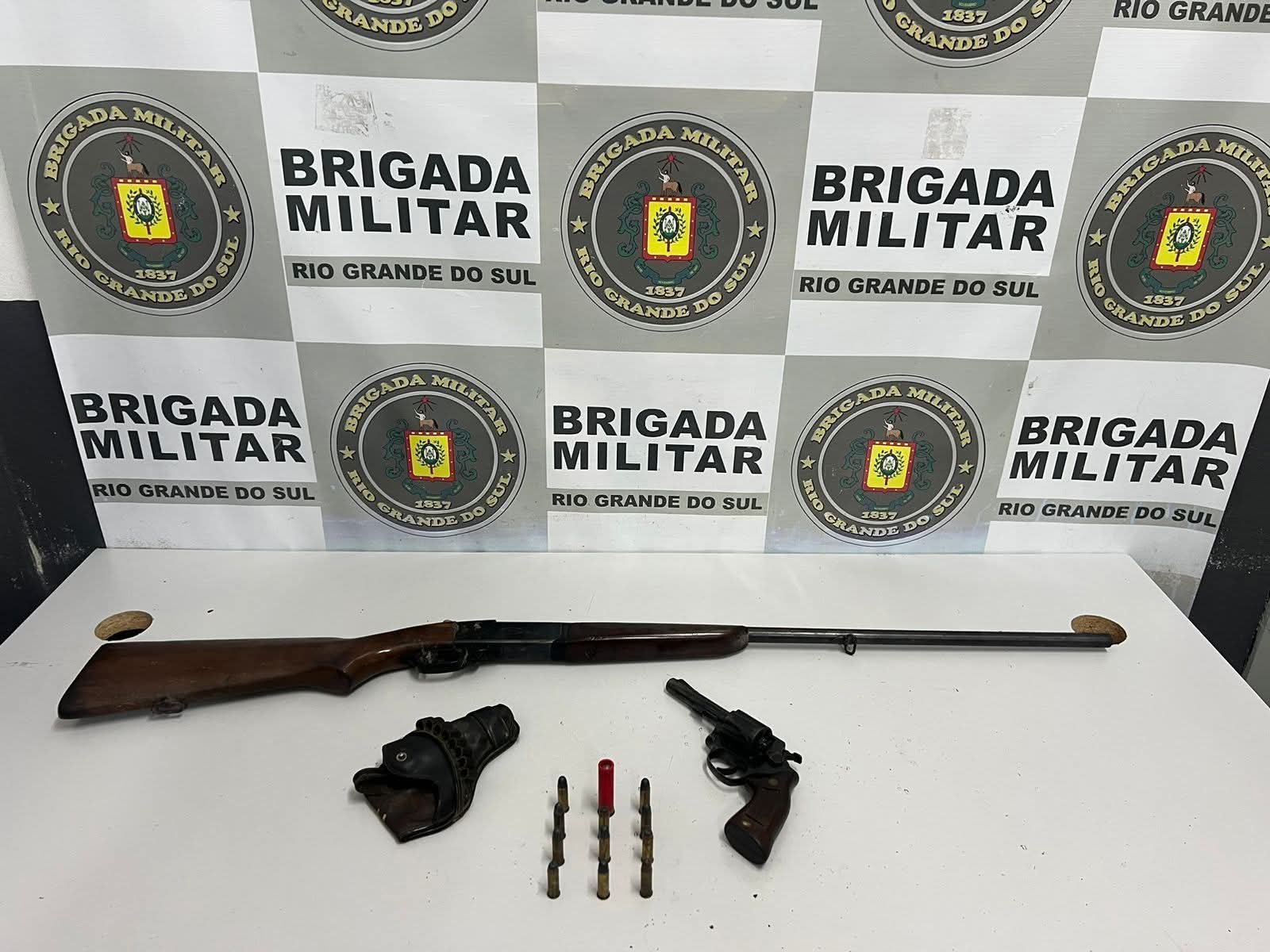Brigada Militar prende homem por posse irregular de arma de fogo em Caxias do Sul. Foto: BM/Divulgação.