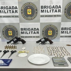Brigada Militar prende três homens por porte ilegal de arma de fogo e tráfico de drogas em Caxias do Sul. Foto: Divulgação 12° BPM