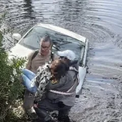 Após o socorro, condutora, que não teve a idade revelada, foi estabilizada pelo Samu e encaminhada ao hospital. (Foto: CRBM)