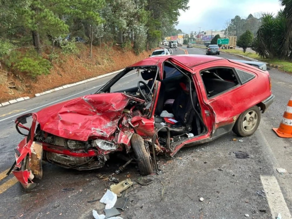 Acidente grave na BR-470 deixa um morto e quatro feridos em Nova Prata