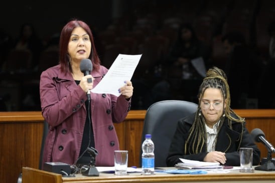 Parlamentares pedem informações sobre ações de atendimento à população em situação de rua. Na foto, Vereadora Rose Frigeri. Crédito: Pietra Lima/Câmara Caxias