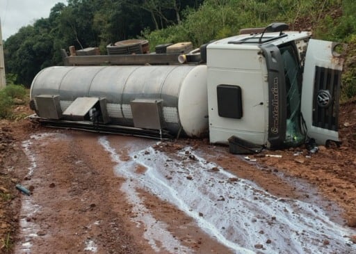 Ao perceber que havia perdido o controle do veículo, Monteiro tomou a decisão de saltar da cabine em movimento. (Foto:  Bombeiros Imicol)