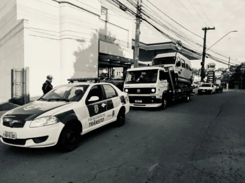 Fiscalização flagra van escolar com diversas irregularidades em Bento Gonçalves