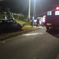 Jovem de 20 anos capota carro na ERS-444, em Bento Gonçalves