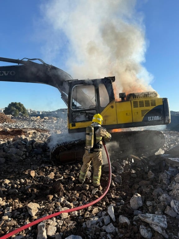Apesar do susto, ninguém ficou ferido. (Fotos Bombeiros)