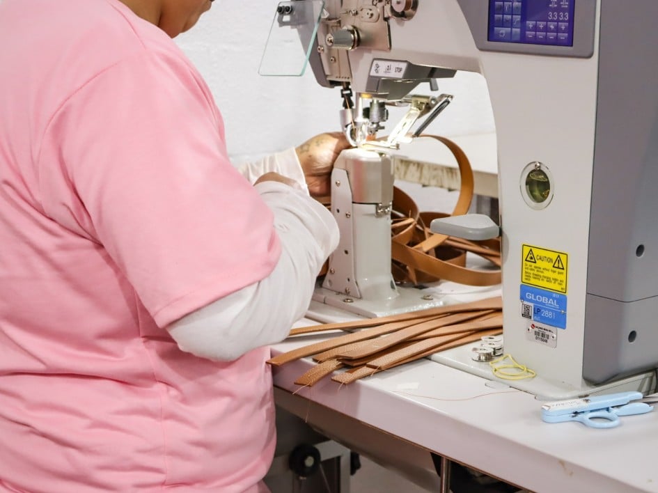 Apenadas podem optar por guardar o dinheiro do trabalho na conta ou passar o cartão para ajudar financeiramente a família - Foto: Arthur Plácido/Ascom SSPS Apenadas podem optar por guardar o dinheiro do trabalho na conta ou passar o cartão para ajudar financeiramente a família - Foto: Arthur Plácido/Ascom SSPS