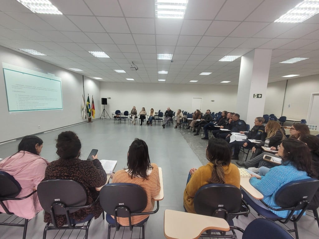 Comissão Intersetorial liderada pela SMED constrói protocolo de paz e segurança nas escolas. Foto: Cristiane Barcelos/Divulgação.