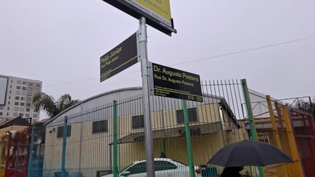 A SMTTM de Caxias do Sul proibiu a conversão à esquerda na Rua Augusto Pestana dos condutores vindos da Olavo Bilac e da Visconde de Taunay, que acessam a Rua Feijó Júnior. Foto: Robinho/Grupo RSCOM.