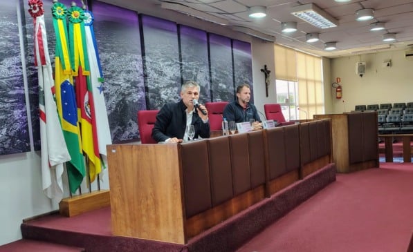 Superintendente da Corsan, Lutero Cassol e vereador Thiago Fabris. | Foto: Patrick Alessi/Grupo RSCOM