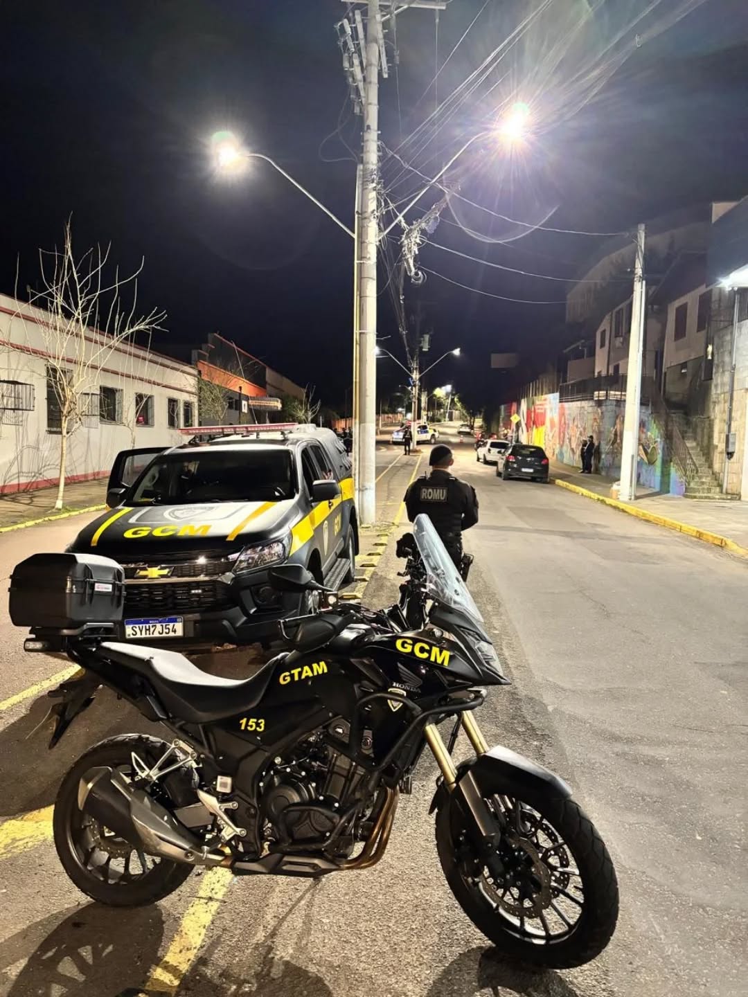 As abordagens ocorreram após uma motocicleta e um automóvel desobedecerem a uma ordem de parada. (Foto: SMSEG)