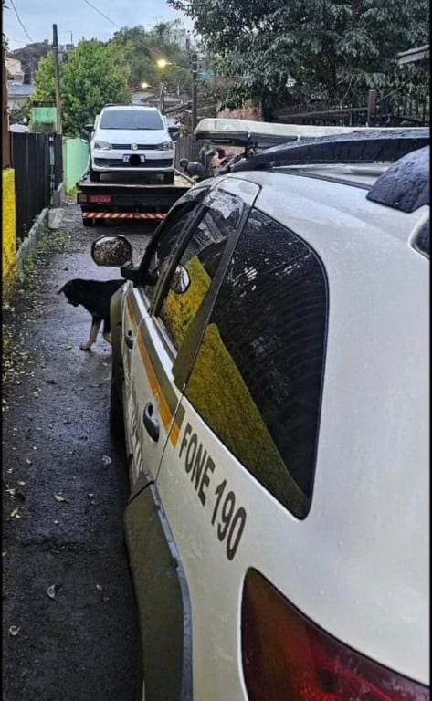 No sábado (23), foram apreendidos com os suspeitos drogas, munição, entre outros objetos, e recuperaram um veículo em situação de furto. (Foto: BM)