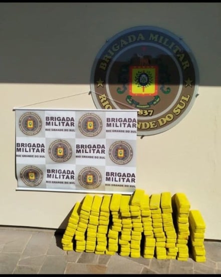 motorista recebeu voz de prisão, em flagrante, por tráfico de drogas. (Foto: BM)
