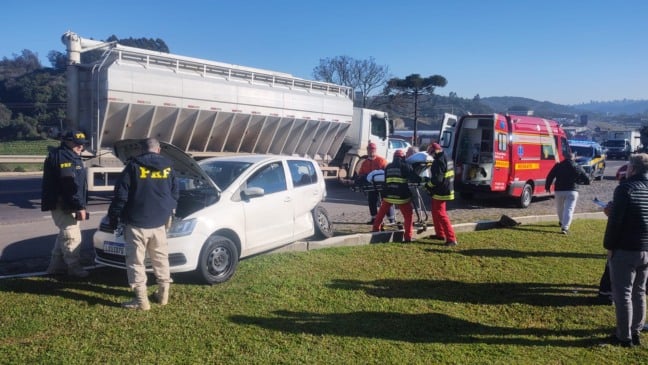 Acidente entre dois veículos deixa idoso ferido na BR-470, em Garibaldi