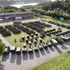 Cerca de 1.600 Fuzileiros Navais e aproximadamente 60 viaturas partiram do Rio de Janeiro para cumprir as duas missões. (Foto: MB)