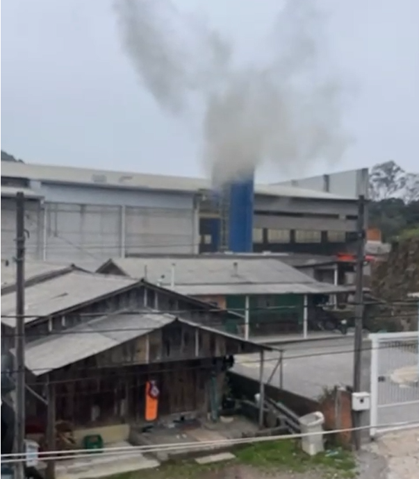Moradores de Garibaldi sofrem com poluição por resíduos de cimento de empresa local