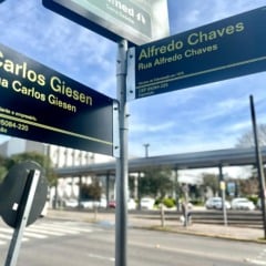 Toponímicos: consórcio supera a meta e instala mais de 2,8 mil placas nas esquinas da cidade. Foto: Cristofer Giacomet/Divulgação.