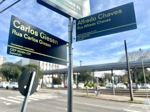 Toponímicos: consórcio supera a meta e instala mais de 2,8 mil placas nas esquinas da cidade. Foto: Cristofer Giacomet/Divulgação.