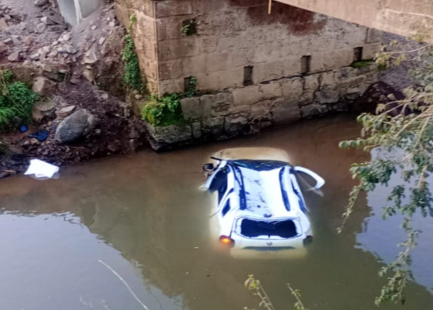 Jovem morre após veículo cair em arroio no Vale do Caí