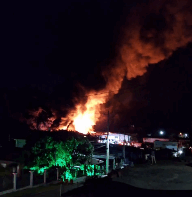 Vídeo: incêndio atinge fábrica de plásticos em Bom Princípio Vídeo: incêndio atinge fábrica de plásticos em Bom Princípio