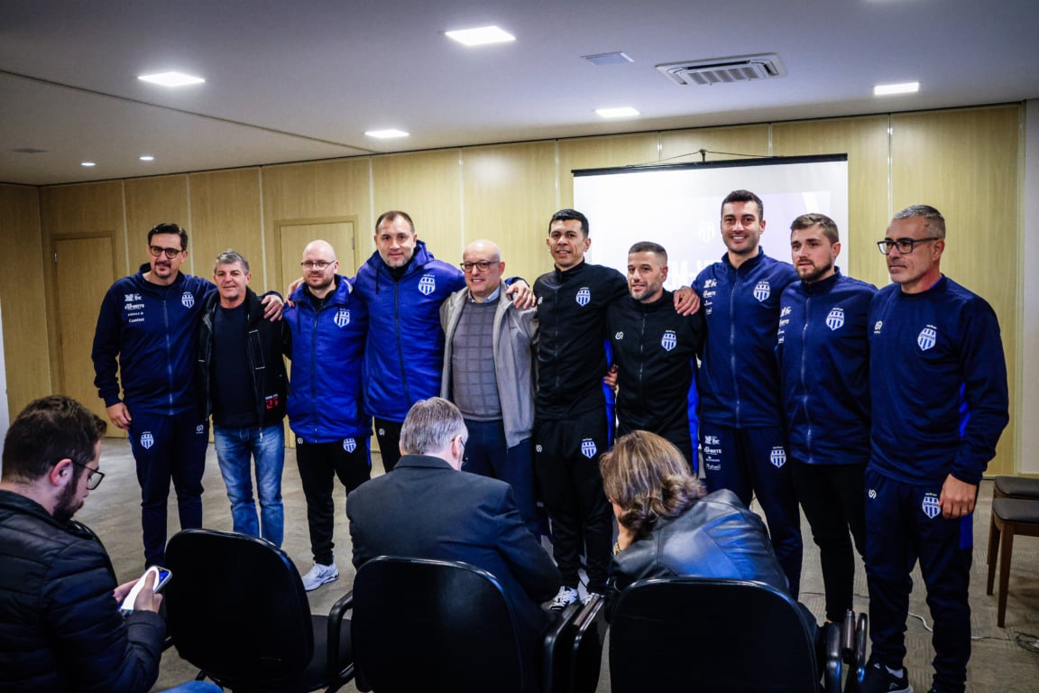Toda Comissão técnica e de base do Esportivo (da esquerda para a direita)_ Giordano Demore, Eduardo Casagranda, Jean Dias, Márcio Nunes, Marcos Fracalossi, Chicão, Matheus Coelho, Victor Paganella, Thainan